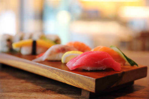 포토 JPG 해외이미지 도마 사람없음 일본 초밥 회 신선 레몬 날것 해외202310 해외포토 아시아 음식 과일 주방용품 일본음식 파일형식