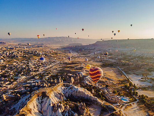 포토 JPG 해외이미지 여행 하늘 사람없음 야외 마을 일몰 로맨틱 열기구 돌산 튀르키예 해외202310 해외포토 아시아 컨셉 항공교통 산 노을 파일형식