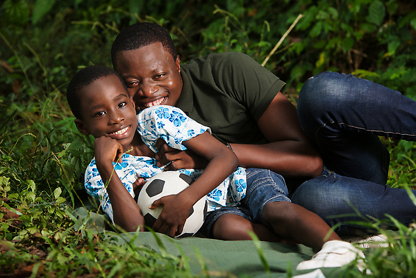 포토 JPG 해외이미지 라이프스타일 공원 남자 행복 어린이 백그라운드 2 공 가족 관계 자연 휴가 사랑 미소 웃음 사람 야외 두명 초록색 세트 청바지 시골 아빠 결합 담요 허브 거짓말 해외202310 해외포토 식물 공공시설 감정 컬러 바지 표정 생활 생태계 파일형식