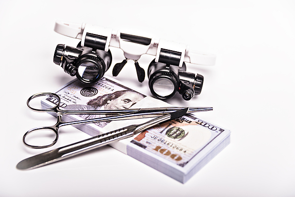 포토 JPG 해외이미지 백그라운드 컨셉 돈 비즈니스 건강 병원 주사기 사람없음 치료 초록색 금융 경제 약 달러 고통 장비 의사 흰색 기구 수술 실험실 칼 질병 위험 약국 처방 이익 주사약 외과 중독 보험 조제 계산서 고립 돌봄 예방접종 중독자 비용 해외202310 해외포토 감정 컬러 의학 의료기기 모션 실험 의료진 재산 만들기 접종 파일형식