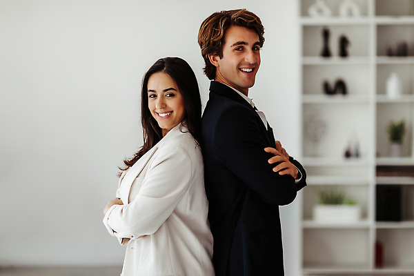 포토 JPG 해외이미지 직업 커플 여자 남자 2 비즈니스 사업가 성공 협력 함께함 실내 서기 미소 정장 성인 내부 두명 사무실 뷰티 팔짱 업무 비즈니스맨 비즈니스우먼 자신감 동료 경영자 다문화 다인종 경영 카피스페이스 브라질사람 해외202310 해외포토 옷 감정 컨셉 관계 모션 표정 사람 인종 공백 작업 직장인 사회이슈 리더 파일형식