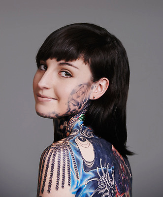 포토 JPG 해외이미지 백인 디자인 여자 행복 문화 상상 실내 창조 미술 한명 미소 사람 성인 청춘 뷰티 문신 피부 묘사 개성 반항 고립 바디페인팅 오리지널 특별함 펑크 혼자 해외202310 해외포토 서양인 1 감정 컨셉 모션 문화예술 표정 내부 신체부위 파일형식