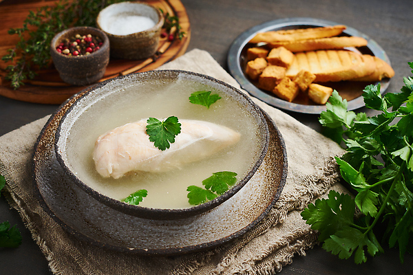 포토 JPG 해외이미지 그릇 사람없음 닭고기 신선 수프 허브 토스트 후추 해외202310 해외포토 식물 식기 빵 육류 향신료 파일형식