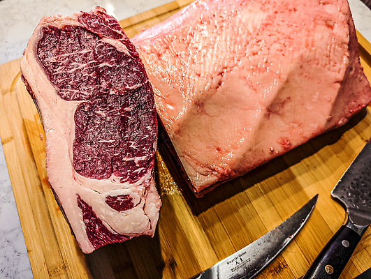 포토 JPG 해외이미지 음식 조각 백그라운드 재료 육류 스테이크 요리 비프스테이크 사람없음 빨간색 주방 식당 저녁식사 기댐 소고기 흰색 신선 그릴 바비큐 자르기 준비 유기농 날것 대리석 소금 후추 로즈메리 갈비뼈 고립 단백질 등심 마블링 생식 정육점 프리미엄 해외202310 해외포토 웰빙 컬러 식재료 모션 주방용품 뼈 서양음식 상점 식사 허브 향신료 영양소 파일형식