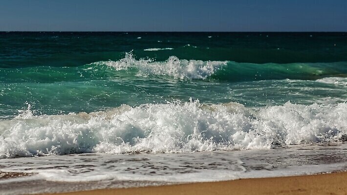 포토 JPG 해외이미지 나무 계절 호수 파도 바다 여행 백그라운드 교통시설 자연 하늘 날씨 휴가 산 풍경 해변 사람없음 야외 초록색 물 여름 파란색 빛 햇빛 태양 뷰티 일출 맑음 만 휴양지 수평선 해외202310 해외포토 자연요소 식물 컬러 교통 노을 장소 시설 생태계 파일형식