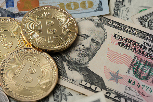 포토 JPG 해외이미지 종이 컨셉 지폐 돈 인터넷 비즈니스 사람없음 금융 경제 달러 디지털 동전 쪽지 미국 거래 저축 네트워크 시장 재산 황금 암호 심볼 무역 투자 상업 전자 계산서 대통령 가상 해외202310 해외포토 산업 북아메리카 파일형식