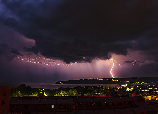 포토 JPG 해외이미지 구름 바다 백그라운드 자연 하늘 날씨 추상 비행기 파노라마 풍경 사람없음 야외 물 여름 빛 뷰티 검은색 어둠 힘 에너지 손전등 도시 야간 위험 큼 번개 볼트 폭풍 타운 넘어짐 뇌우 불가리아 스트라이크 우수 폭풍우 해외202310 해외포토 자연요소 계절 컬러 컨셉 무늬 항공교통 모션 조명 대중교통 촬영기법 공구 비_날씨 크기 자연재해 절기 생태계 파일형식 남유럽