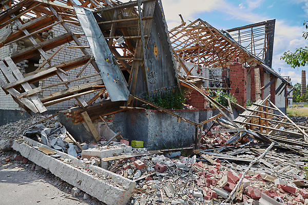 포토 JPG 해외이미지 직업 외관 유럽 벽 거리 아파트 주택 사람 사람없음 건물 손상 도시 위험 폭격 공격 충돌 군용 싸움 전쟁 러시아 타운 깨짐 러시아인 모스크바 우크라이나 위기 침범 해외202310 해외포토 서양인 건축물 나라 컨셉 모션 군대 파일형식