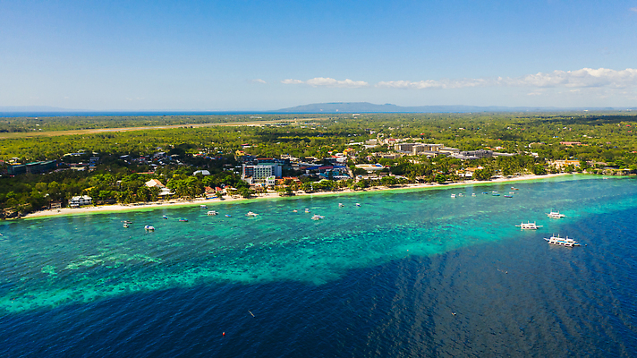 포토 JPG 해외이미지 아시아 모래 바다 섬 여행 호텔 휴가 휴식 손바닥 풍경 해변 사람없음 야외 건물 물 여름 모래사장 맑음 만 휴양지 암초 석호 항공촬영 이국적 조감도 해외202310 해외포토 자연요소 건축물 손 계절 나라 뷰포인트 컨셉 숙소 날씨 장소 파일형식