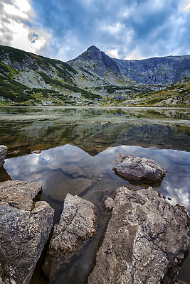 포토 JPG 해외이미지 구름 공원 유럽 호수 컬러 여행 백그라운드 자연 하늘 휴식 산 풍경 사람없음 야외 세로 초록색 물 파란색 빛 컬러풀 뷰티 반사 환경 침묵 놀람 봄 하이킹 전원 투명 언덕 내추럴 불가리아 웅장함 절정 해외202310 해외포토 자연요소 계절 공공시설 감정 나라 컨셉 레저 표정 소리 전기에너지 생태계 파일형식 남유럽