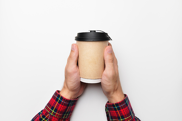 포토 JPG 해외이미지 템플릿 손 남자 종이 커피 음료 백그라운드 셔츠 손가락 따뜻함 사람 사람없음 컵 컬러풀 우주 검은색 공백 카페 머그컵 뚜껑 흰색 잡기 뜨거움 액체 정상 일회용 컨테이너 플라스틱 오브젝트 속도 테이크아웃 팔 카푸치노 에스프레소 판지 카페인 캡모자 목업 해외202310 해외포토 모자_잡화 식기 산업 컬러 상의 모션 재질 신체부위 상점 파일형식