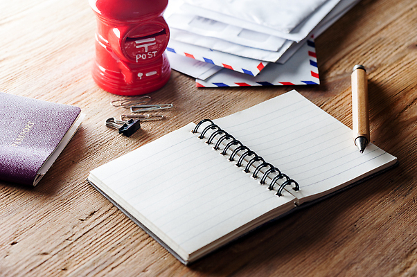 포토 JPG 해외이미지 종이 백그라운드 비즈니스 탁자 문구용품 사람없음 목재 사무실 펜 쪽지 공책 공백 기록 작업 발표 문서 비어있는 해외202310 해외포토 나무 가구 재료 필기구 오브젝트 파일형식