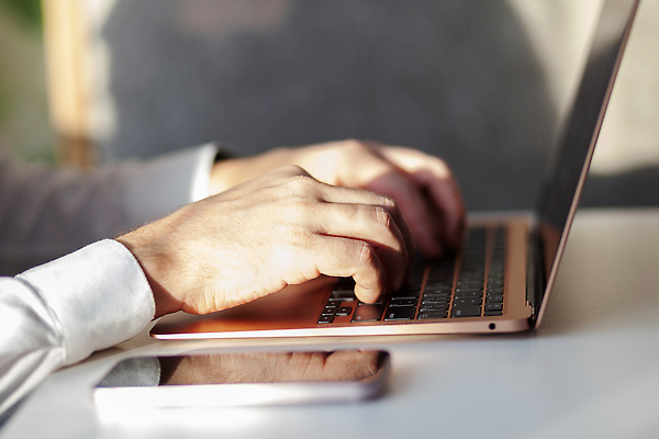 포토 JPG 해외이미지 직업 학생 손 교육 인터넷 비즈니스 사업가 손가락 주택 직장 관리 사람 사람없음 금융 노트북 쇼핑 학습 컴퓨터 사무실 공책 자료 타이핑 키보드 업무 작업 직장인 신용카드 구매 종업원 사이버 무선전화기 경영자 결제 온라인 소셜 키패드 프로그래머 프리랜서 네트워킹 사용자 해외202310 해외포토 회사 문구용품 건물 신체부위 경제 전자제품 네트워크 전화기 리더 파일형식