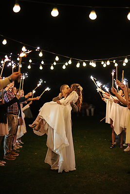 포토 JPG 해외이미지 커플 드레스 행복 신랑 결혼 2 신혼부부 함께함 웃음 정장 두명 파란색 기쁨 흰색 저녁 해외202310 해외포토 부부 옷 감정 컬러 컨셉 관계 표정 사람 이벤트 야간 신혼 파일형식