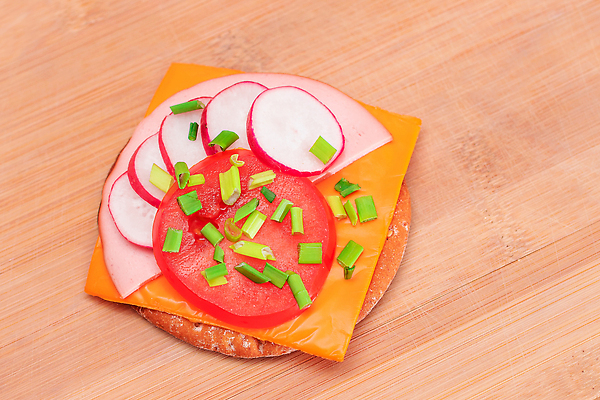 포토 JPG 해외이미지 음식 다이어트 토마토 치즈 샌드위치 건강 식이요법 사람없음 크래커 쿠키 식사 신선 소시지 맛 아침식사 먹기 소금 건강식 저칼로리 총각무 맛있는 해외202310 해외포토 컨셉 채소 모션 디저트 유제품 가공식품 무 파일형식