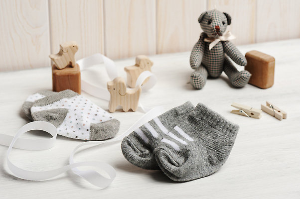 포토 JPG 해외이미지 옷 어린이 컨셉 장신구 곰 새로움 양말 슬리퍼 따뜻함 선물 소년 사람없음 장식 장난감 곰인형 아기 신생아 직물 인사 면 뜨거움 쌍 편안함 작음 천 오브젝트 부드러움 짜임 양발 해외202310 해외포토 동물 남자 인형 신발 포유류 사람 예절 감각 크기 파일형식