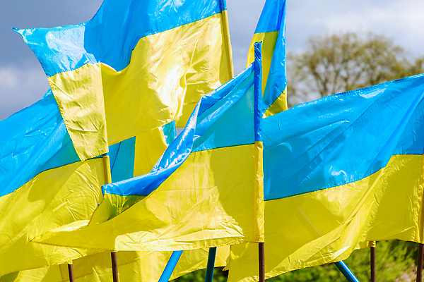 포토 JPG 해외이미지 전통 배너 문화 물결 파도 바람 사람없음 파란색 세계 노란색 깃발 심볼 사인 깃대 애국심 고립 랜드마크 우크라이나 전국 정부 정치 해외202310 해외포토 자연요소 유럽 바다 컬러 날씨 파일형식