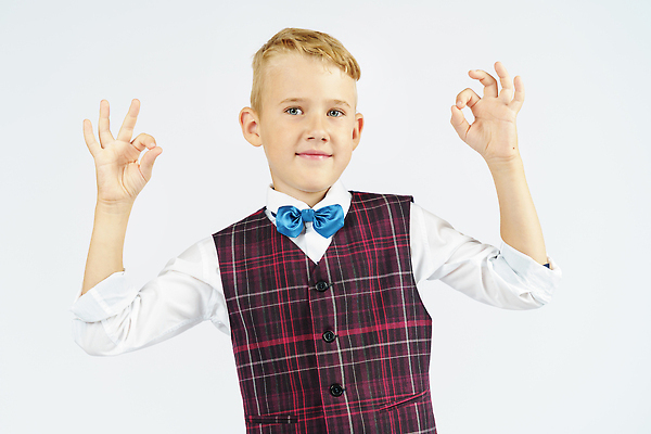 포토 JPG 해외이미지 모델 학생 응시 교육 남자 행복 감정 어린이 남학생 포즈 손가락 교실 학교 성공 아이디어 한명 서기 미소 사람 소년 책 학습 스터디 청춘 유행 힘 주먹 기쁨 엄지손가락 가리킴 표현 최고 자신감 닫기 긍정 보여주기 승자 초보 필승 스타일 카피스페이스 해외202310 해외포토 1 손 시선 컨셉 모션 표정 손짓 공백 우승 파일형식