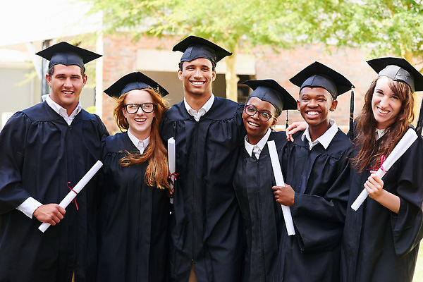 포토 JPG 해외이미지 서양인 여자 남자 학사모 학교 졸업식 졸업생 들기 여러명 상반신 성인 앞모습 졸업가운 졸업장 성인만 해외202310 해외포토 외국인 모자_잡화 교육 뷰포인트 다수 졸업 모션 사람 가운 파일형식