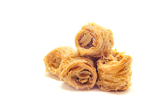 포토 JPG 해외이미지 전통 접시 손 배너 커피 음료 음식 여행 백그라운드 컨셉 텍스트 디저트 사탕 요리 사람 동양인 사람없음 장식 컵 뷰티 견과류 흰색 원형 발표 차 달콤 민트 질감 땅콩 레시피 꿀 제비 아랍어 얇은 카피스페이스 바클라바 맛있는 튀르키예 해외202310 해외포토 도형 식기 아시아 컬러 조류 인종 신체부위 공백 맛 허브 파일형식