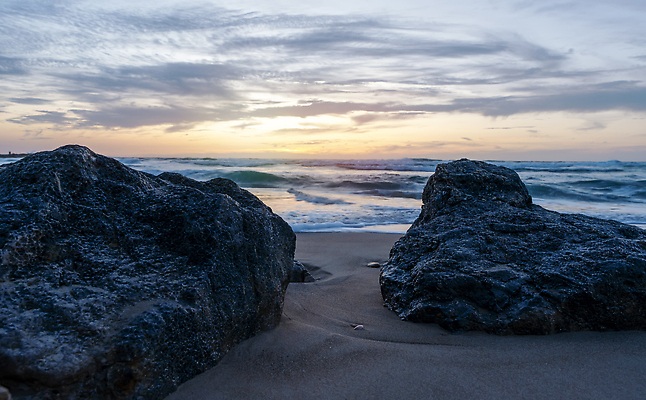 포토 JPG 해외이미지 파도 바다 여행 조류 하늘 휴가 휴식 영국 풍경 사람없음 야외 물 여행객 일출 맑음 침묵 일몰 회색 바위 지중해 태평양 암초 북쪽 이스라엘 해외202310 해외포토 자연요소 동물 유럽 컬러 컨셉 날씨 사람 노을 소리 돌_바위 방향 서아시아 파일형식