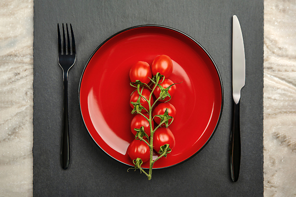 포토 JPG 해외이미지 라이프스타일 접시 디자인 음식 백그라운드 포크 컨셉 다이어트 토마토 텍스트 방울토마토 건강 육류 사람없음 빨간색 세트 검은색 식사 샐러드 바위 신선 체리 칼 계획 상품 작음 유기농 점심식사 단백질 숙성 오메가 해외202310 해외포토 식기 웰빙 컬러 채소 과일 식재료 생활 돌_바위 크기 영양소 파일형식