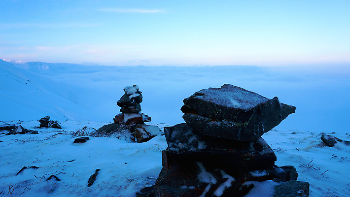 포토 JPG 해외이미지 구름 파도 여행 백그라운드 겨울 자연 하늘 아침 날씨 휴가 산 풍경 경사 사람없음 야외 파란색 관광지 태양 뷰티 여행객 골짜기 계곡 새벽 트래킹 바위 흰색 신선 시간 숲 아래 롤 굴곡 절정 눈내림 타임랩스 해외202310 해외포토 주간 자연요소 계절 바다 컬러 레저 눈_날씨 촬영기법 사람 돌_바위 방향 생태계 위치 파일형식