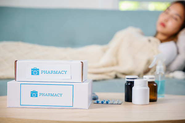 포토 JPG 해외이미지 여자 겨울 태국 날씨 휴식 아파트 주택 건강 한명 사람 동양인 내부 소파 알약 약 일본 중국 방 고통 추위 환자 침대 잠 열 질병 담요 약국 문제 온라인 보험 조제 돌봄 백신 코로나바이러스 해외202310 해외포토 1 계절 감정 아시아 가구 컨셉 의자 의학 모션 인종 건물 바이러스 만들기 파일형식