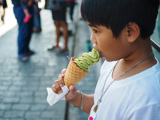 포토 JPG 해외이미지 백인 라이프스타일 남자 행복 감정 얼굴 어린이 흑인 휴가 아이스크림 한명 미소 사람 소년 숟가락 얼음 기쁨 표현 아기 도시 센터 시원함 먹기 크림 긍정 원뿔 걸음마 혼자 해외202310 해외포토 자연요소 도형 서양인 1 컨셉 모션 디저트 수저 표정 생활 신체부위 파일형식