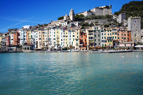 포토 JPG 해외이미지 바다 컬러 여행 건축양식 하늘 주택 풍경 사람없음 여름 마을 이탈리아 도시 지중해 포트 해외202310 해외포토 계절 건축 유럽 건물 파일형식