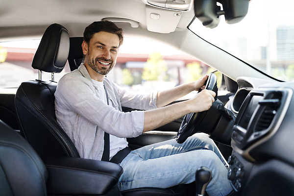 포토 JPG 해외이미지 남자 행복 여행 비즈니스 교통시설 자동차 휴가 새로움 수염 한명 미소 정장 성인 야외 30대 상점 공백 재킷 운전 잡기 비즈니스맨 운전사 고급 구매 고객 스마트 서비스 주말 딜러 주인 대여 자동 밀레니얼 해외202310 해외포토 직업 1 옷 감정 육상교통 교통 컨셉 모션 표정 사람 장년 경제 쇼핑 외투 직장인 시설 파일형식