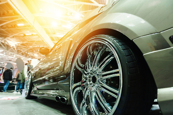 포토 JPG 해외이미지 스포츠 백그라운드 컨셉 교통시설 자동차 새로움 사람없음 옆모습 빛 햇빛 태양 금속 힘 공연 회색 운전 바퀴 가장자리 고급 우아함 브레이크 속도 타이어 엔진 범퍼 자동 해외202310 해외포토 자연요소 육상교통 뷰포인트 컬러 교통 모션 재질 이벤트 둘레 시설 파일형식