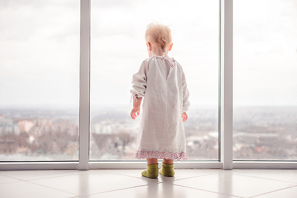 포토 JPG 해외이미지 라이프스타일 응시 행복 얼굴 어린이 포즈 가족 주택 사랑 한명 소년 뷰티 머리 귀여움 기쁨 육아 잡기 최고 싱글 위치 걸음마 해외202310 해외포토 1 시선 남자 감정 컨셉 관계 모션 사람 건물 생활 신체부위 파일형식