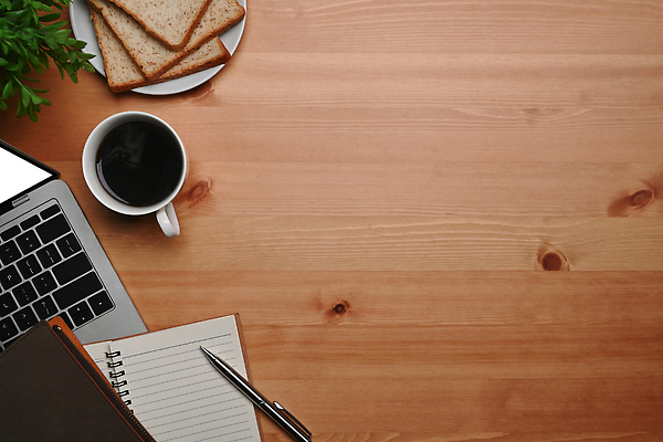 포토 JPG 해외이미지 커피 사람없음 컵 노트북 하이앵글 사무실 볼펜 공책 식빵 오브젝트 카피스페이스 나무배경 해외202310 해외포토 식기 음료 빵 뷰포인트 백그라운드 비즈니스 문구용품 전자제품 펜 공백 파일형식