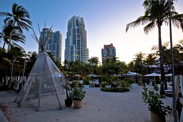 포토 JPG 해외이미지 공원 모래 바다 여행 백그라운드 건축양식 자연 하늘 호텔 휴가 거리 손바닥 경비 풍경 사람없음 야외 건물 여름 파란색 컬러풀 뷰티 탑 미국 황혼 일몰 운전 장면 대서양 남쪽 마이애미 식민지 안전요원 파라다이스 플로리다 해외202310 해외포토 건축물 손 계절 공공시설 건축 컬러 북아메리카 모션 숙소 안전 노을 보호 방향 생태계 파일형식