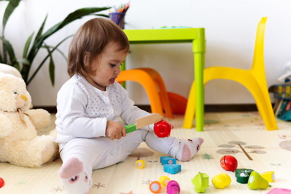 포토 JPG 해외이미지 동물 손 여자 교육 행복 어린이 나비 장난 가족 자동차 놀이 벽돌 주택 실내 사랑 미술 한명 사람 컬러풀 주방 블록 유치원 방 게임 아기 플라스틱 개발 걸음마 해외202310 해외포토 1 감정 육상교통 컬러 곤충 관계 모션 재질 문화예술 내부 건물 신체부위 파일형식