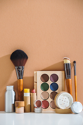 포토 JPG 해외이미지 라이프스타일 종이 얼굴 컬러 포장 자연 유리 건강 사람없음 목재 초록색 빛 세트 뷰티 금속 화장품 재활용 립스틱 붓 막대기 보호 순수 에코 친환경 유기농 심플 튜브 아이섀도 유지 내추럴 영 돌봄 위생관리 목업 카피스페이스 미니멀리스트 미니멀 해외202310 해외포토 나무 웰빙 컨셉 재료 모션 재질 관리 생활 신체부위 숫자 환경 공백 생태계 파일형식