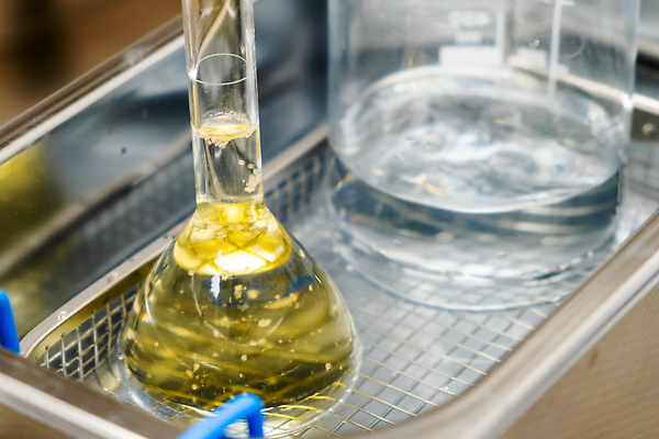 포토 JPG 해외이미지 학생 과학 장갑 실험 관리 사람없음 약 노란색 작업 체험 기술자 실험실 보호 기름 연구원 약국 허브 플라스크 분석 생물학 비커 발견 조제 진행 혁명 개발 반응 유전 추출 화학자 해외202310 해외포토 식물 직업 잡화 교육 음식 컬러 컨셉 의학 실험기구 과학자 만들기 파일형식