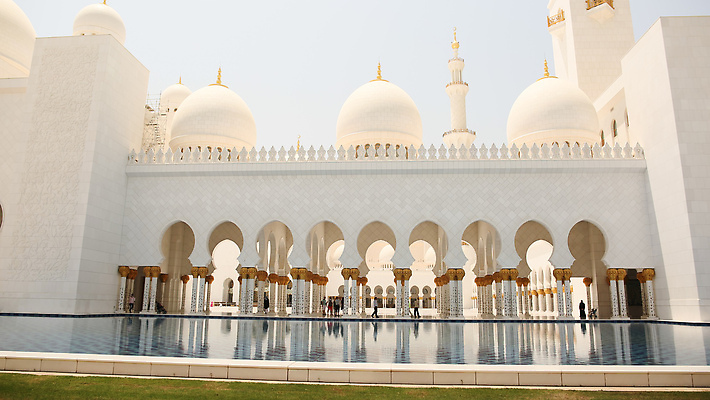 포토 JPG 해외이미지 디자인 종교 문화 건축양식 하늘 휴가 사람없음 파란색 흰색 기도 기둥 만 사찰 중앙 이슬람교 모스크 대리석 신성 아라비아 동쪽 아랍에미리트 두바이 라마단 랜드마크 마스지드 명품 숭배 아랍어 웅장함 해외202310 해외포토 건축 컬러 재료 중동 종교건축 상품 방향 파일형식