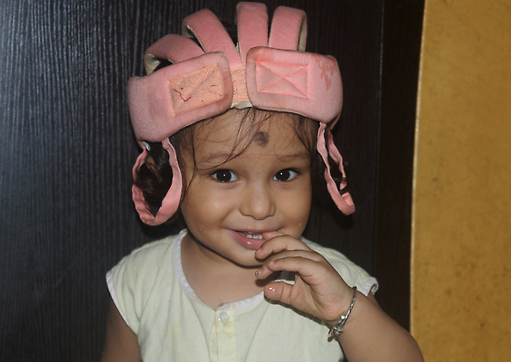 포토 JPG 해외이미지 라이프스타일 헤어스타일 응시 옷 남자 행복 문화 얼굴 어린이 백그라운드 청소년 자연 표정 한명 미소 사람 성인 앞모습 금발 뷰티 유행 건강관리 기쁨 작음 노려봄 걸음마 돌봄 해외202310 해외포토 1 시선 감정 뷰포인트 모션 건강 관리 생활 신체부위 크기 생태계 파일형식