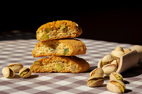 포토 JPG 해외이미지 단면 바닥 사람없음 쌓기 쿠키 체크무늬 주걱 피스타치오 홈메이드 비스코티 비건 해외202310 해외포토 빵 무늬 모션 주방용품 디저트 견과류 만들기 채식주의자 파일형식