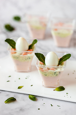 포토 JPG 해외이미지 접시 음식 분홍색 잎 오렌지 부분 탁자 휴가 부활절 서브 아이디어 창조 요리 사람없음 옆모습 세로 초록색 파티 식당 계란 숟가락 봄 샐러드 추위 흰색 축하 신선 투명 4월 먹기 민트 크림 유기농 부드러움 연어 레시피 내추럴 끓이기 메추리 무스 미니 오리지널 핸드메이드 해외202310 해외포토 식물 식기 웰빙 계절 기념일 뷰포인트 컬러 가구 컨셉 과일 모션 수저 어류 이벤트 상점 알 감각 날짜 허브 파일형식