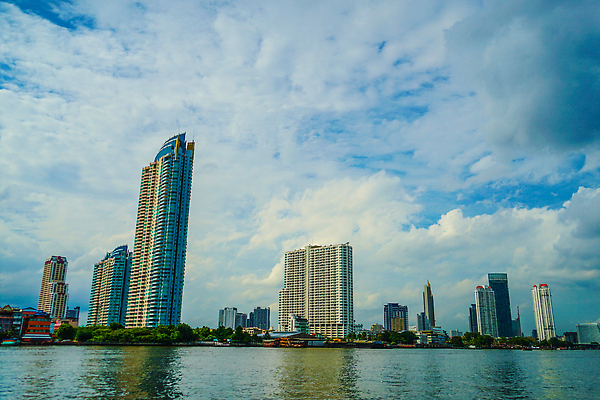 포토 JPG 해외이미지 구름 해외 아시아 불교 태국 하늘 풍경 사람없음 강 도시풍경 맑음 고층빌딩 동남아시아 국기 방콕 해외202310 해외포토 자연요소 나라 종교 날씨 빌딩 도시 파일형식