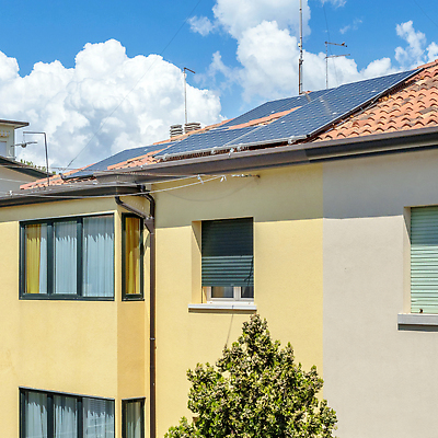 포토 JPG 해외이미지 산업 자연 하늘 지붕 미래 주택 세포 사람없음 건물 세로 초록색 파란색 햇빛 태양 반사 환경 힘 일몰 재활용 장비 발전기 에너지 판넬 보호 옥상 에코 생태계 태양에너지 시스템 세대 패널 혁명 생태학 설치 수집가 해외202310 해외포토 자연요소 직업 건축물 교육 컬러 컨셉 노을 발전소 그린에너지 친환경 파일형식