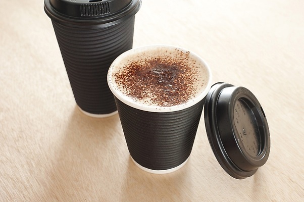 포토 JPG 해외이미지 종이 커피 음료 2 사람없음 컵 뚜껑 고명 일회용 카푸치노 항공촬영 라떼 카피스페이스 해외202310 해외포토 식기 뷰포인트 공백 파일형식