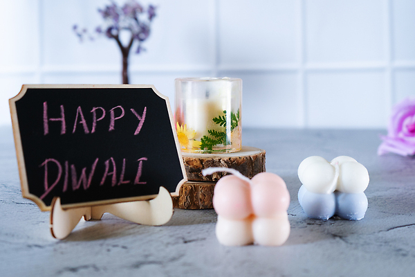 포토 JPG 해외이미지 전통 종교 문화 불 사람없음 장식 빛 축제 어둠 램프 축하 신용카드 투명 야간 분필 보케 점토 토기 연소 광 등잔 파스텔톤 핸드메이드 힌두교 해외202310 해외포토 자연요소 컬러 컨셉 조명 금융 용기_그릇 초크 파일형식