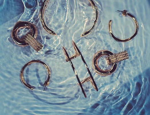 포토 JPG 해외이미지 물결 백그라운드 선물 사람없음 물 파란색 하이앵글 귀걸이 우아함 팬던트 해외202310 해외포토 자연요소 뷰포인트 컬러 컨셉 장신구 파일형식