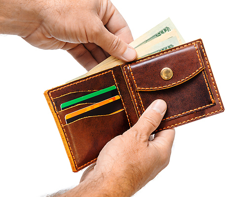 포토 JPG 해외이미지 손 남자 종이 백그라운드 컨셉 지폐 돈 비즈니스 사람 사람없음 금융 경제 쇼핑 갈색 달러 저축 흰색 잡기 비즈니스맨 오픈 신용카드 지갑 변화 재산 우아함 구매 주머니 가죽 가득함 심볼 결제 빚 고립 해외202310 해외포토 컬러 모션 신체부위 직장인 파일형식