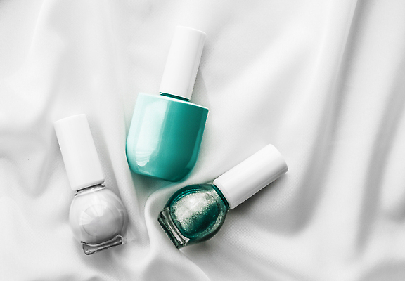 포토 JPG 해외이미지 백그라운드 사람없음 우아함 흰배경 매니큐어 청록색 구김 카피스페이스 해외포토 컬러 컨셉 모션 화장품 공백 흰색 파일형식