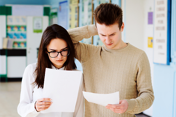 포토 JPG 해외이미지 학생 여자 교육 교실 학교 고등학교 두명 10대 학습 스터디 시험 분노 표현 좌절 결과 강의 성적 충격 문제 실수 평가 나쁜 어려움 오류 트러블 해외202310 해외포토 감정 컨셉 청소년 사람 파일형식